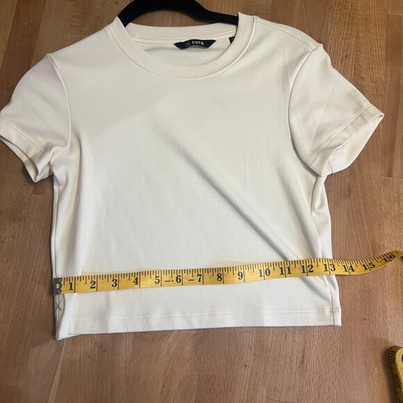 Cuts Clothing Cropped Cream T-Shirt (XS) - Picture 6 of 8
